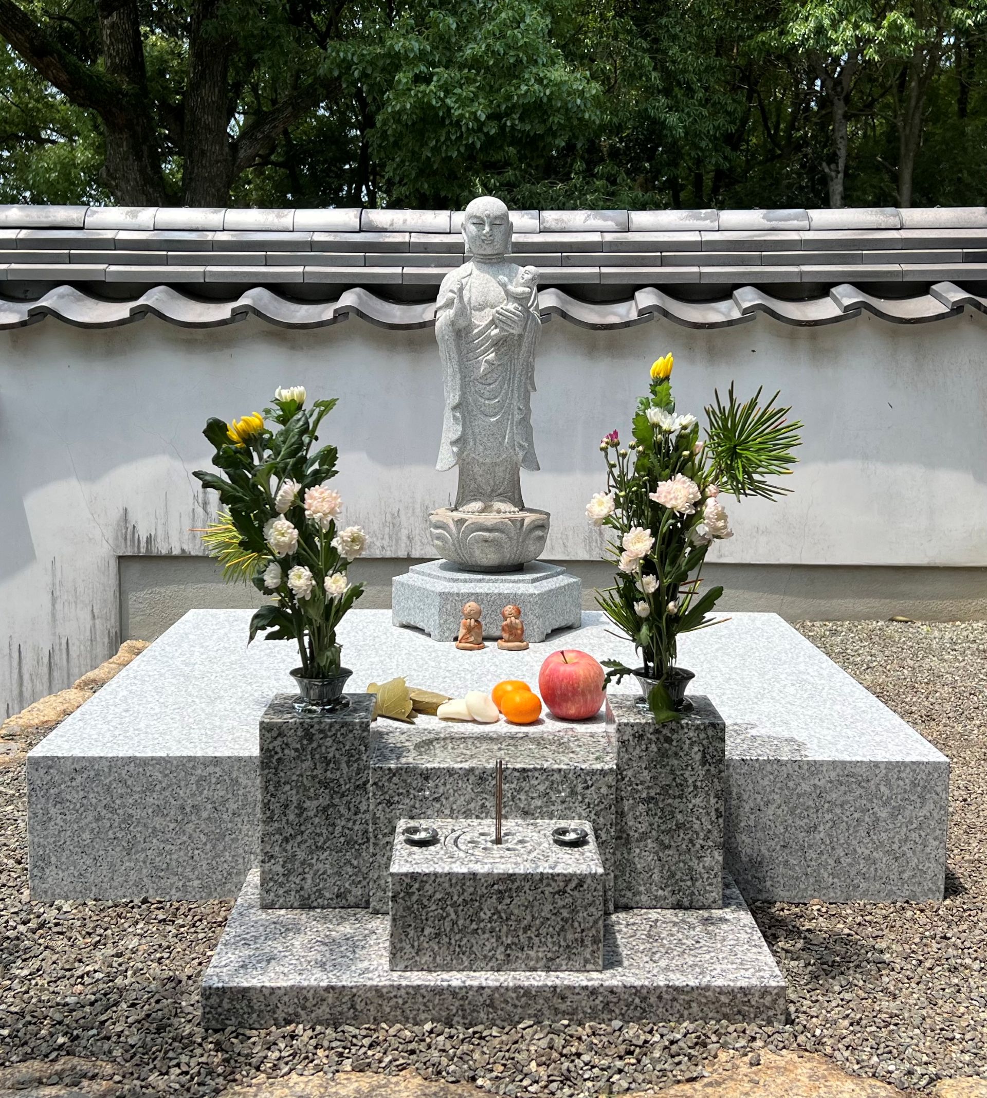 水子地蔵を不動院境内の西側に設置いたしました。
